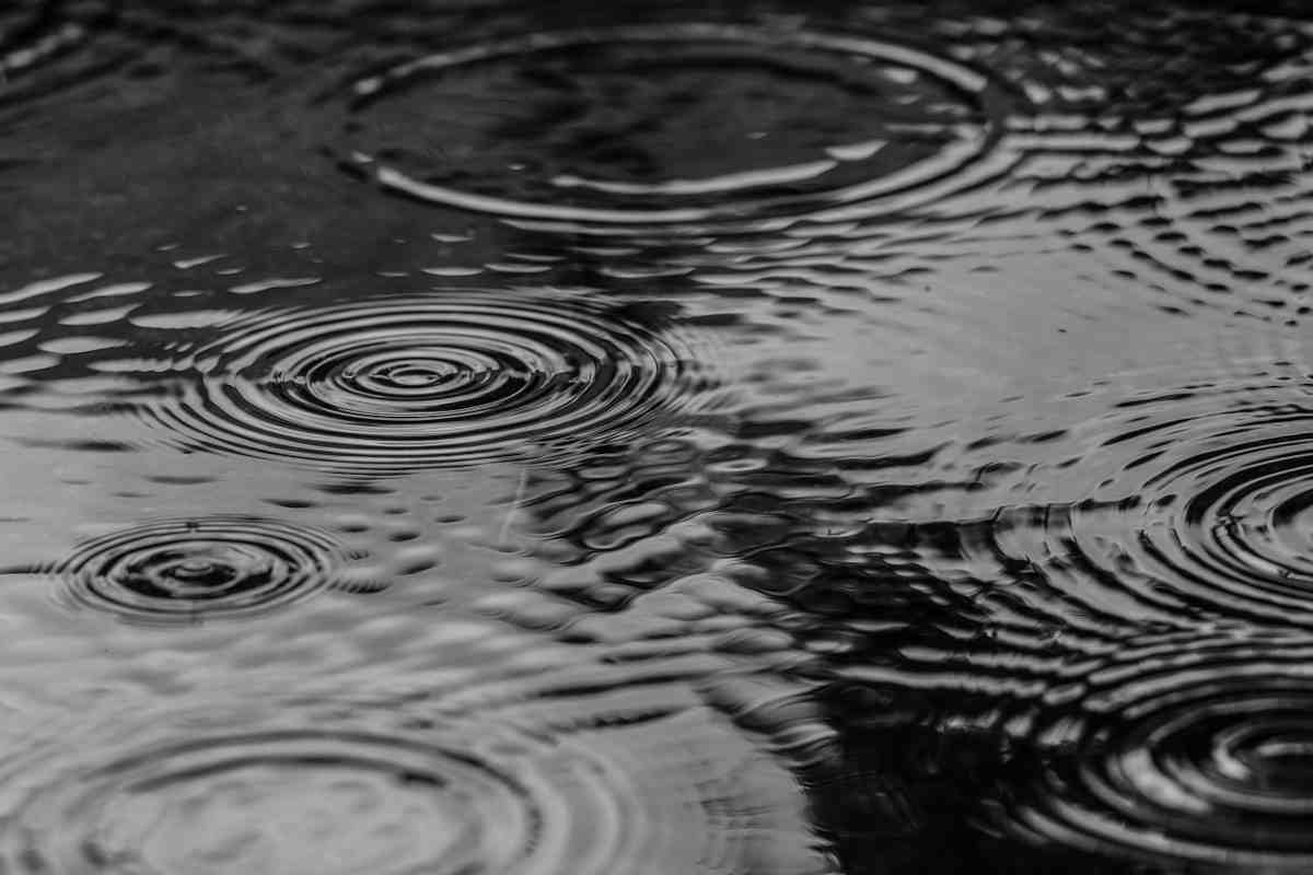 Pourquoi récupérer l'eau de pluie pour sa piscine ?